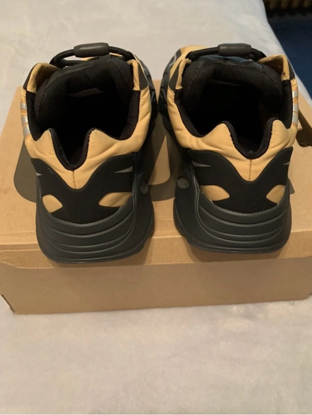 Yeezy Boost 700 MNVN Honey Flux Size 8.5